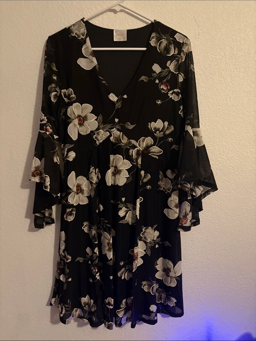 Siren Lily Black Floral V-Neck Long Sleeve Dress
